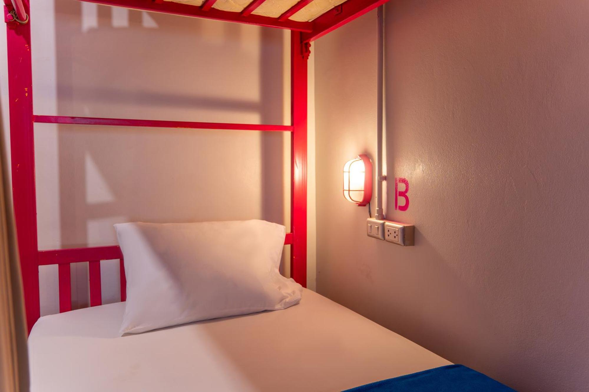 Slumber Surf Phuket Kataホステル エクステリア 写真