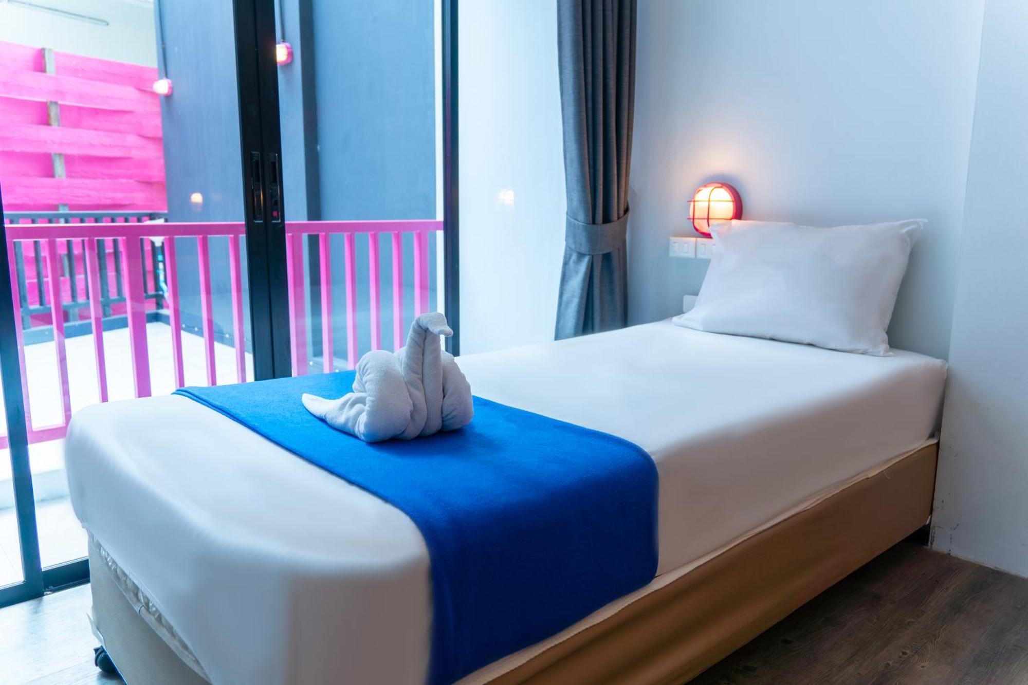 Slumber Surf Phuket Kataホステル エクステリア 写真
