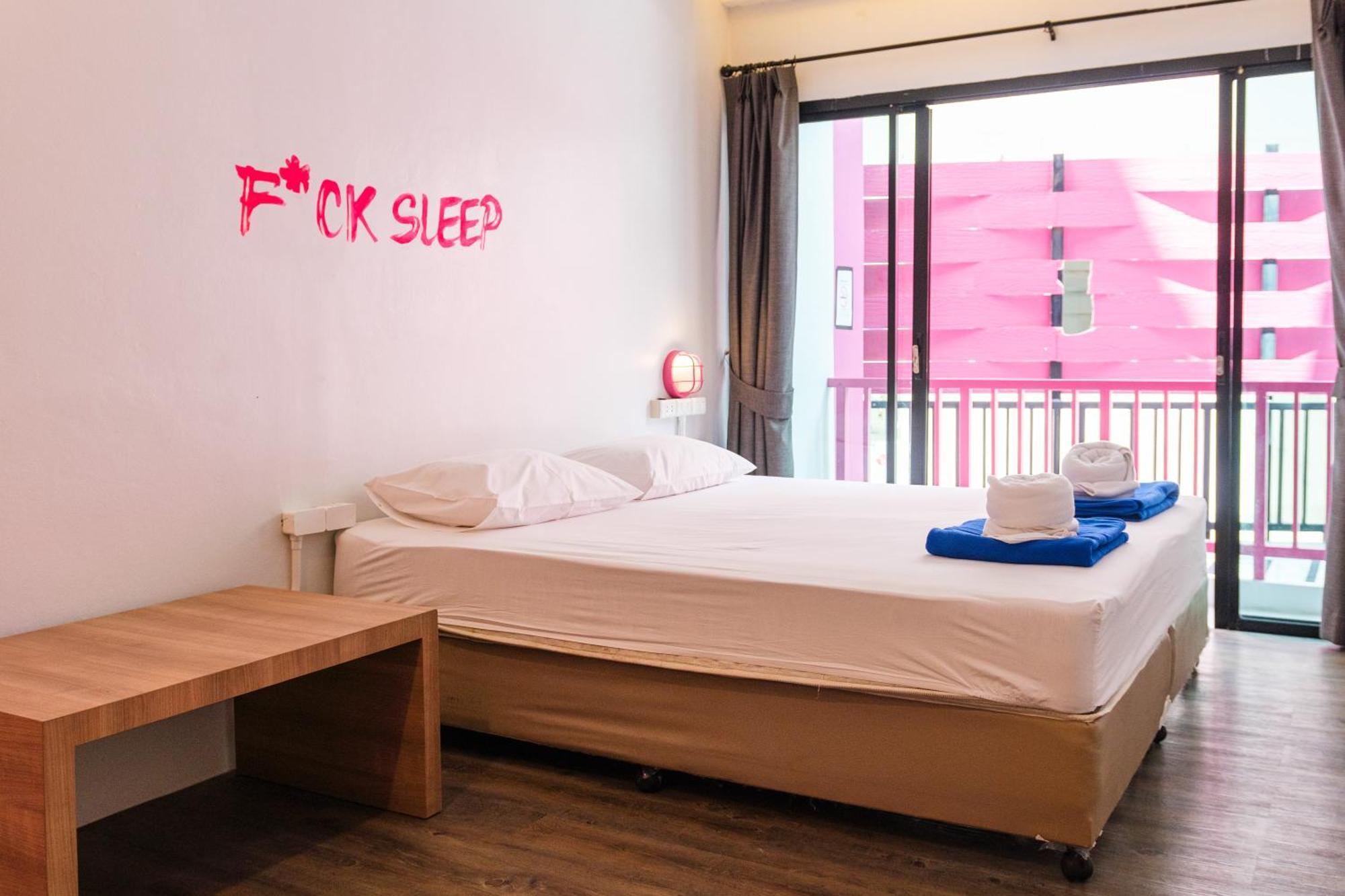 Slumber Surf Phuket Kataホステル エクステリア 写真