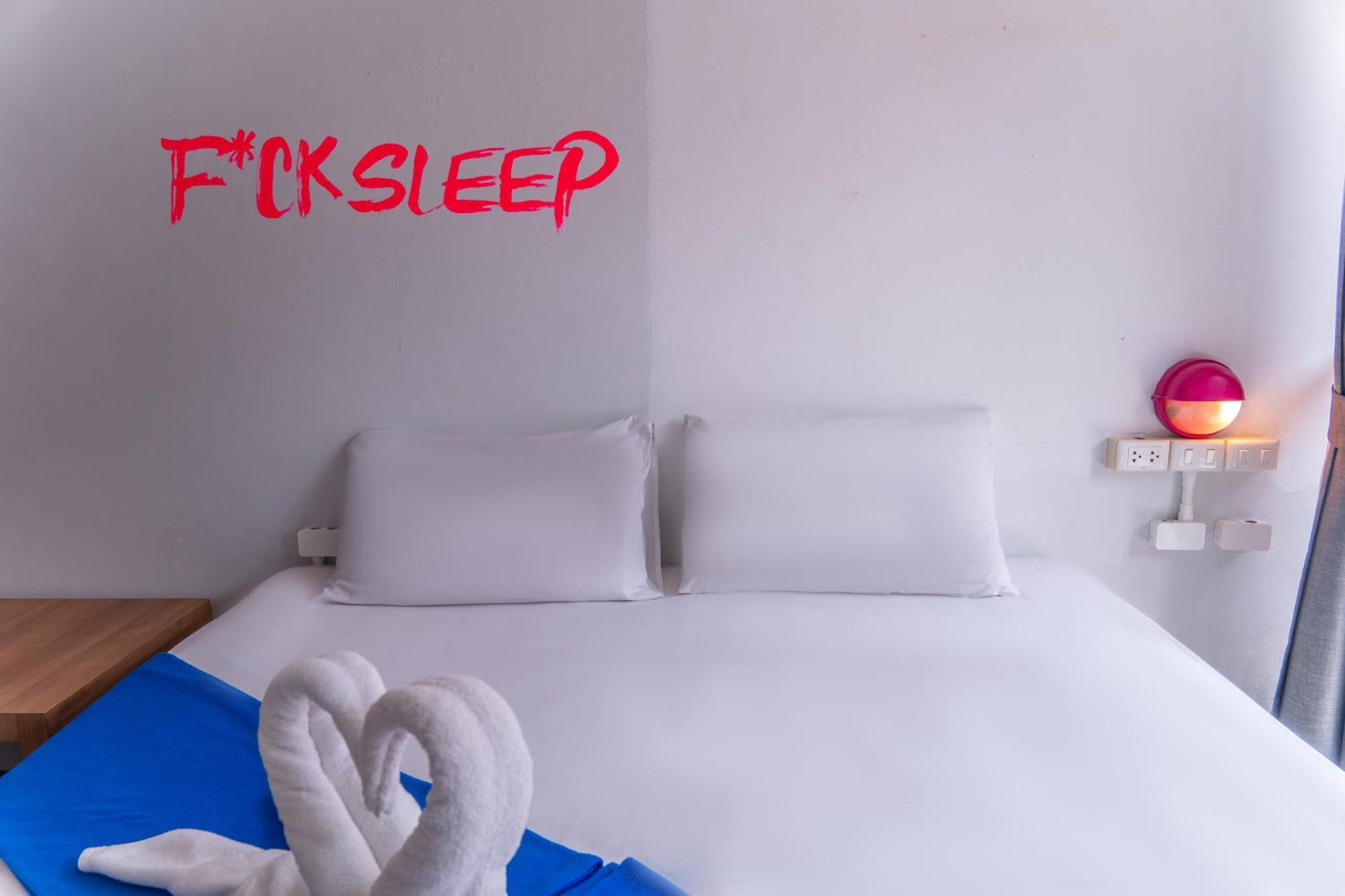 Slumber Surf Phuket Kataホステル エクステリア 写真