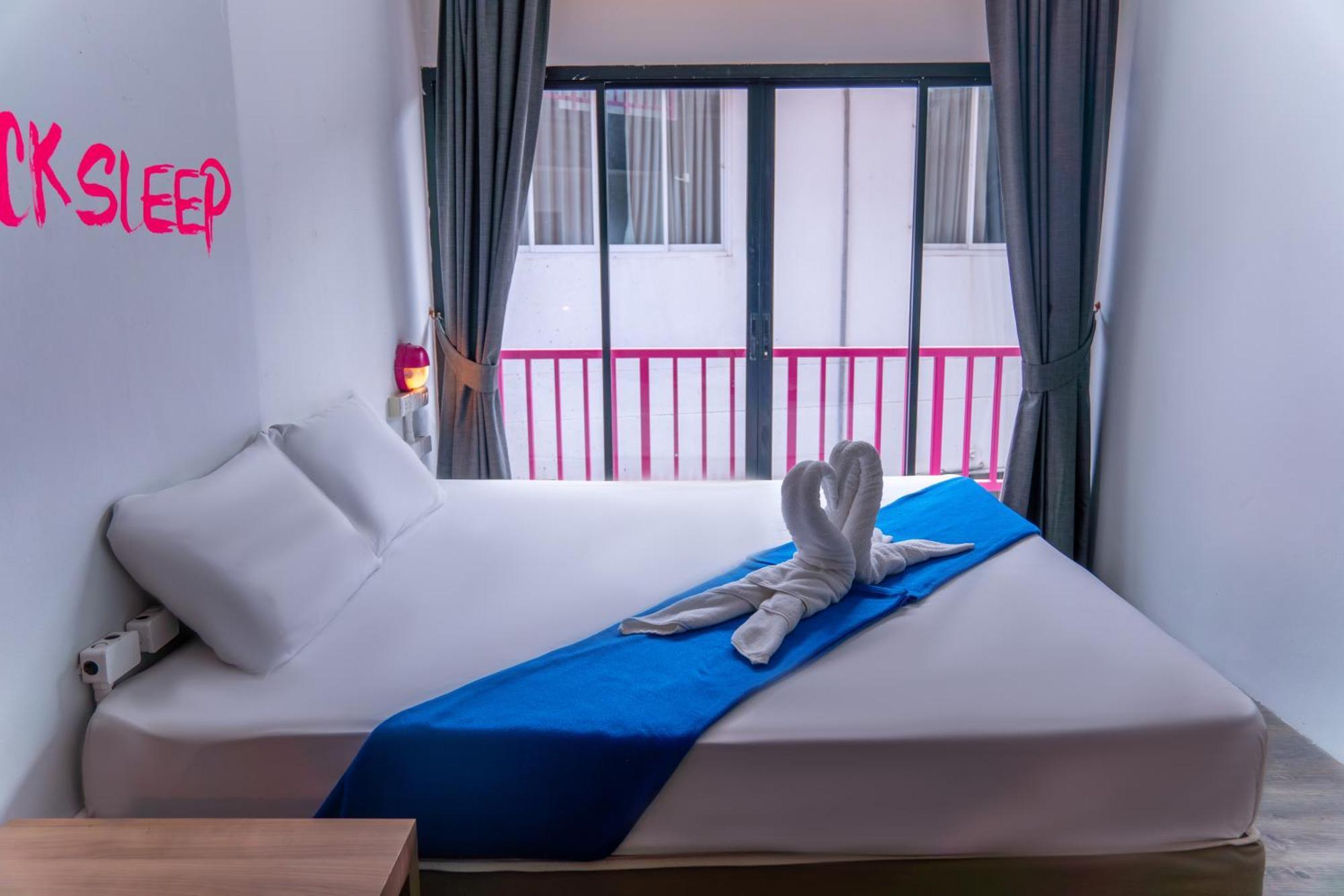 Slumber Surf Phuket Kataホステル エクステリア 写真